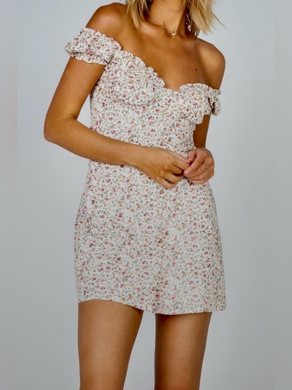 Hello Molly Elope Anni Button Front Mini Shift Dress in Ditsy Floral